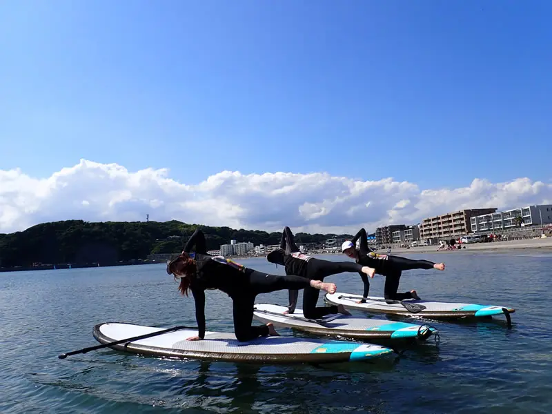 サップの上でピラティスやヨガも！