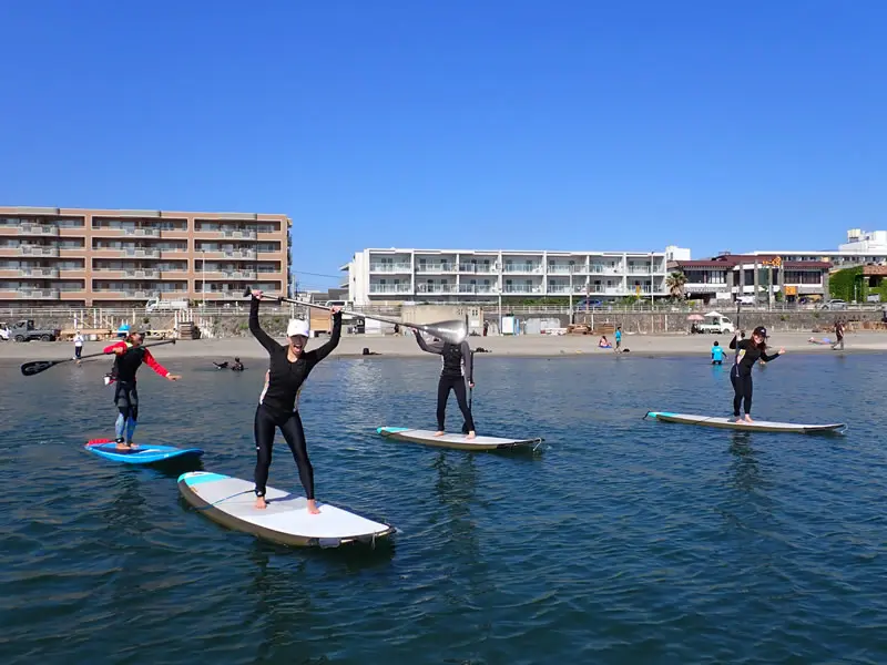 美しい逗子海岸でサップ記念写真