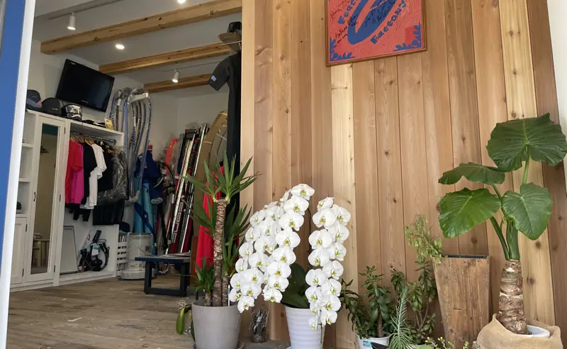 フェザーファクトリー 逗子ウインドサーフィン店内1