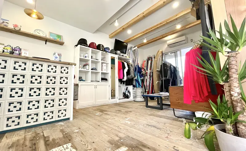 フェザーファクトリー 逗子ウインドサーフィン店内2