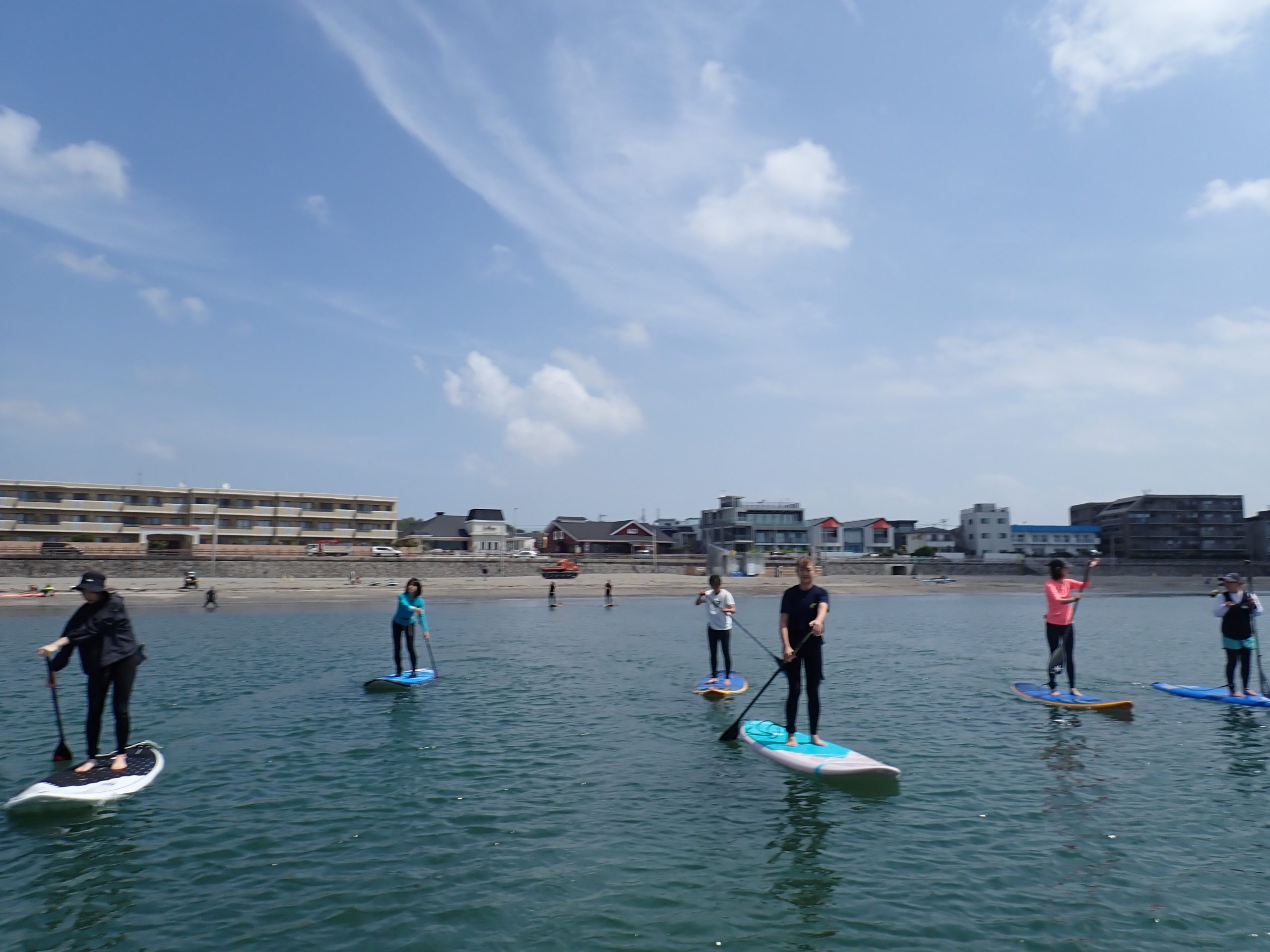 逗子海岸でサップスクール風景
