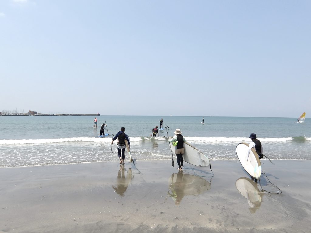 天気のいい逗子の海でサップ