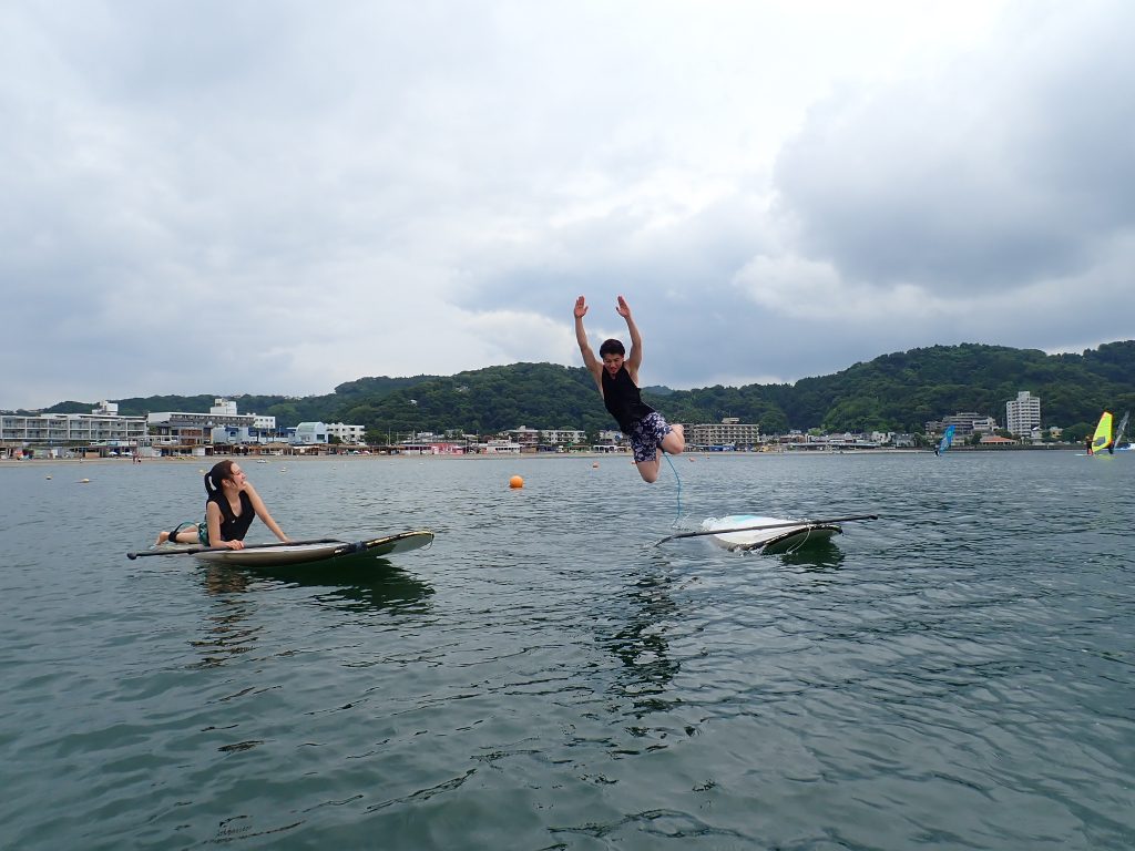 ジャンプで海へ