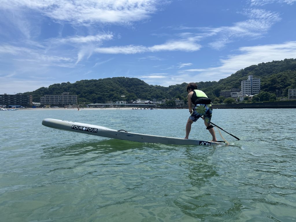 サーフィンスタンスでサップ練習