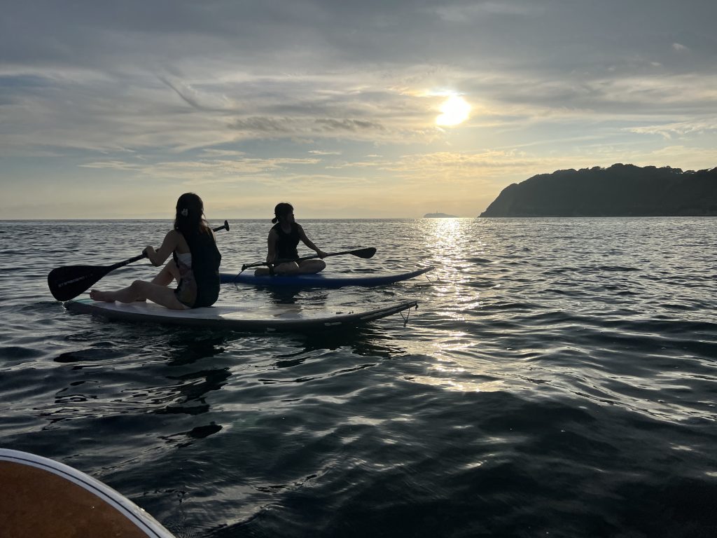 逗子湾夕方サップスクールの風景