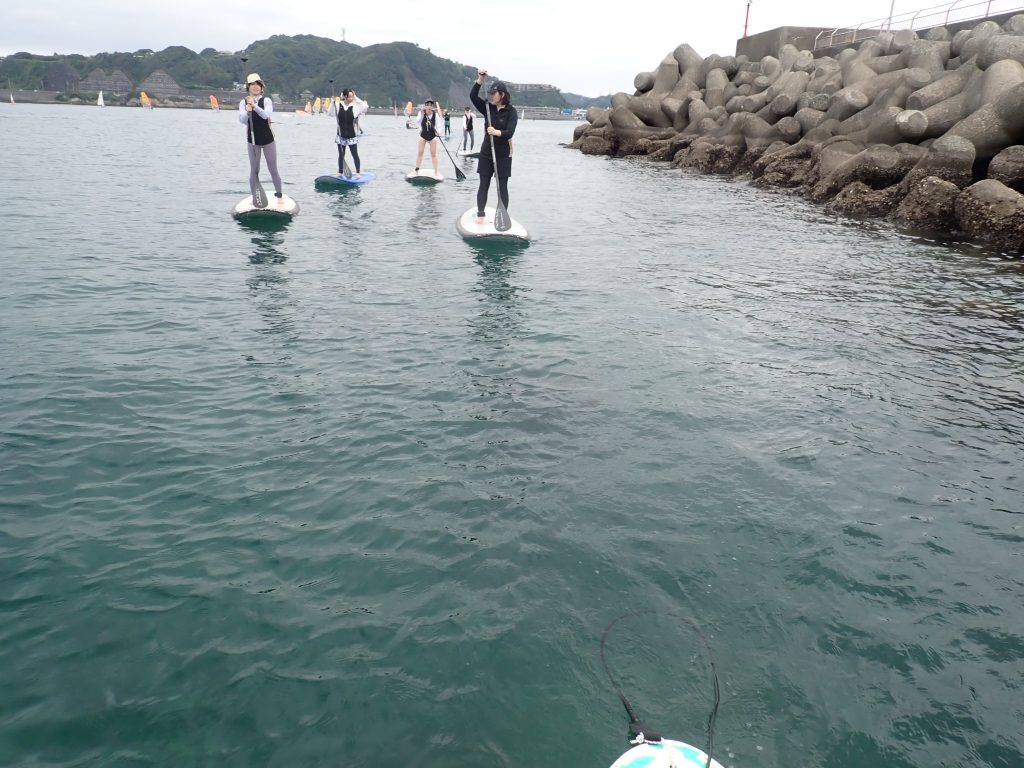 逗子海岸サップスクールの様子