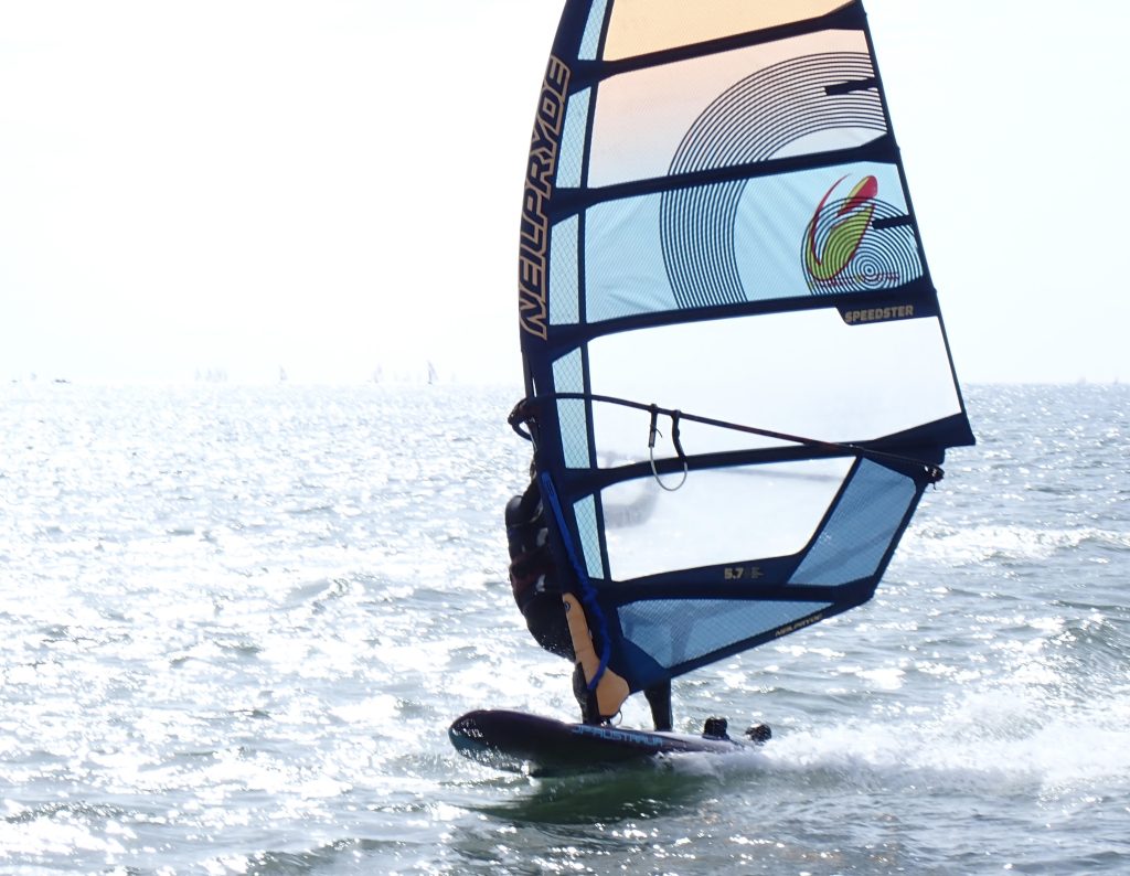 ウインドサーフィン　プレーニング