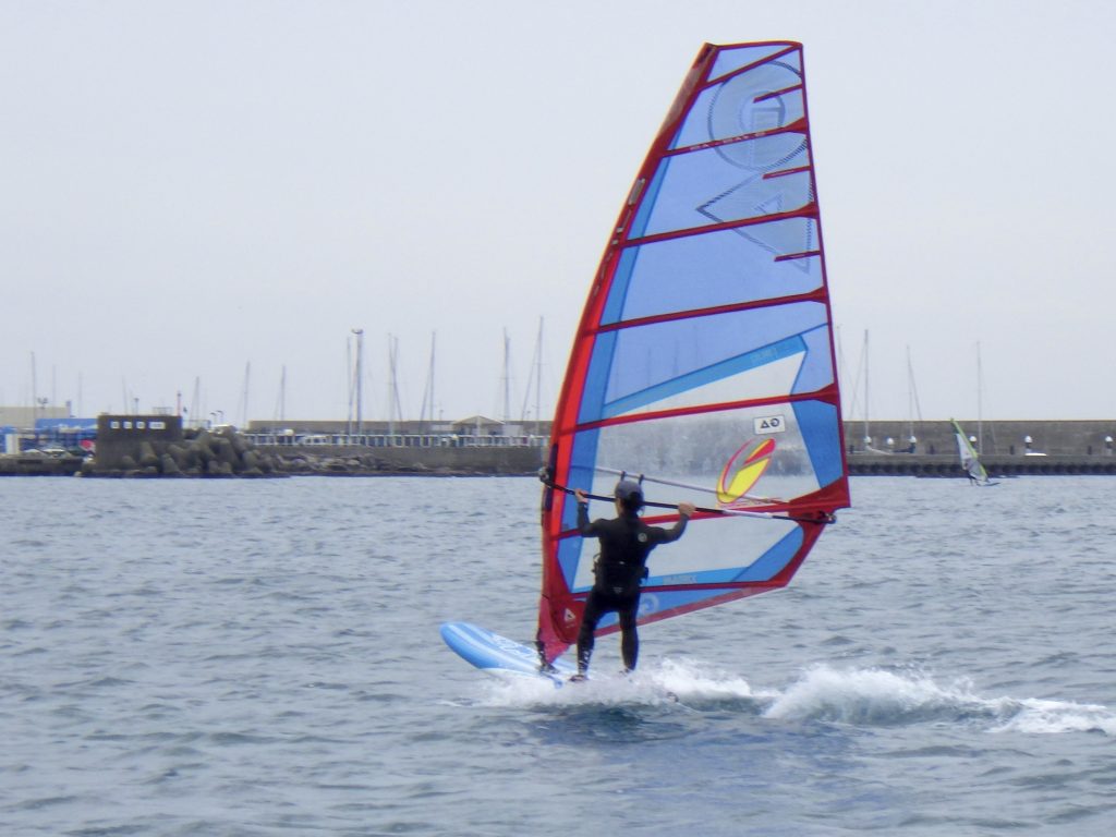 逗子海岸、プレーニング、ウインドサーフィン、フェザーファクトリー