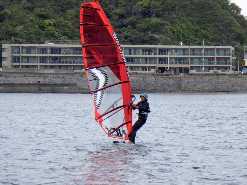 逗子海岸、ウインドサーフィン、タック、方向転換