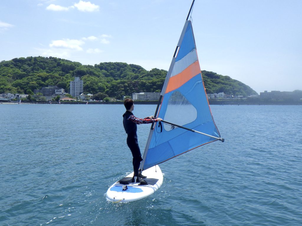 はじめてのウインドサーフィン、気持ち良くセイリング