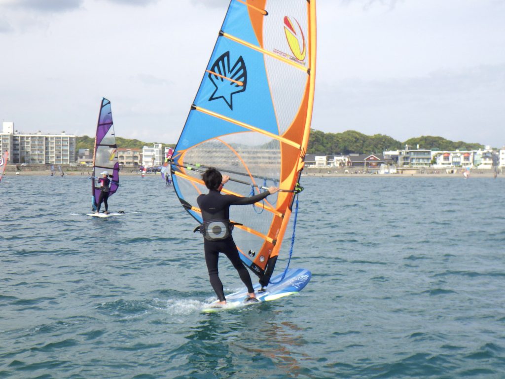 ジャイブ、ウインドサーフィン、逗子海岸