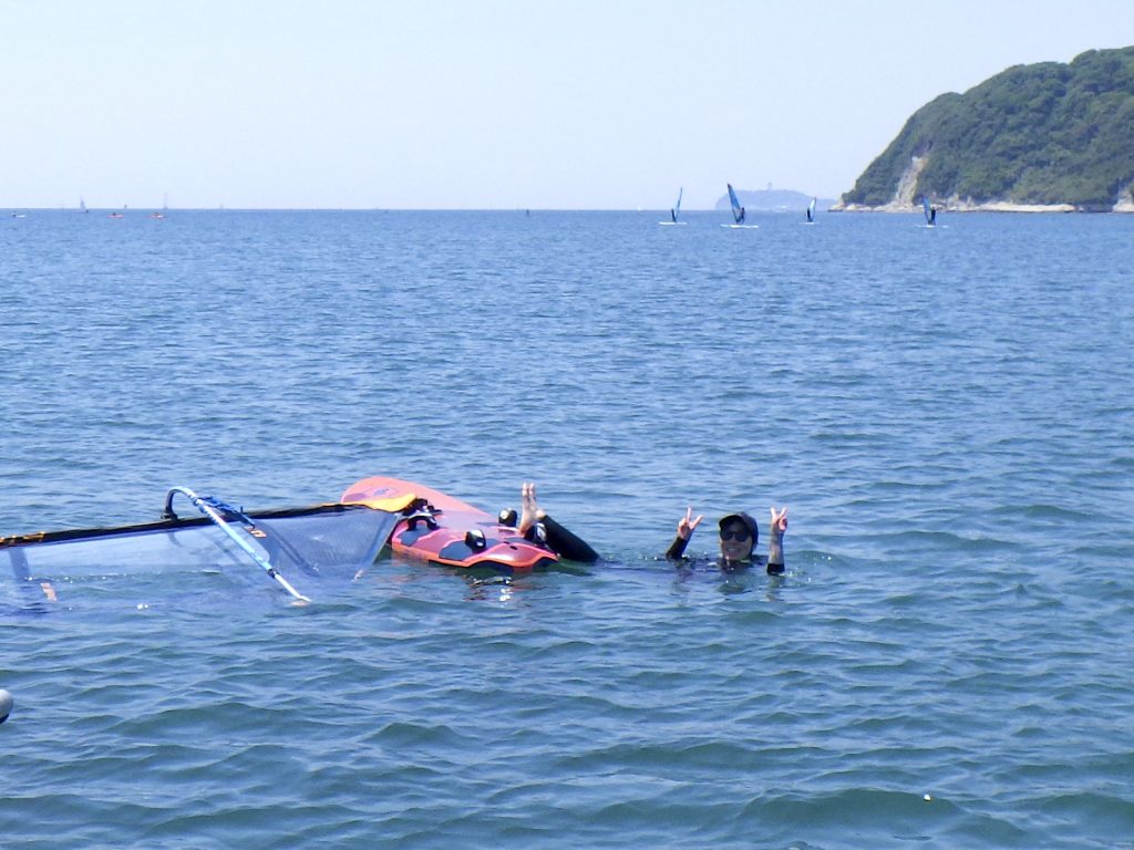 ウインドサーフィン、水浴び、気持ちがいいです